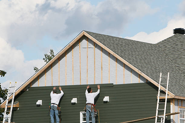 Professional Wood Siding technician working in Montpelier, IN